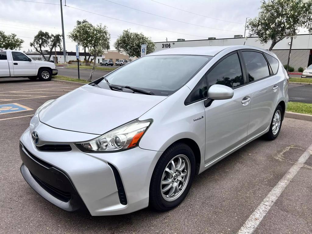 Toyota Prius v Two FWD