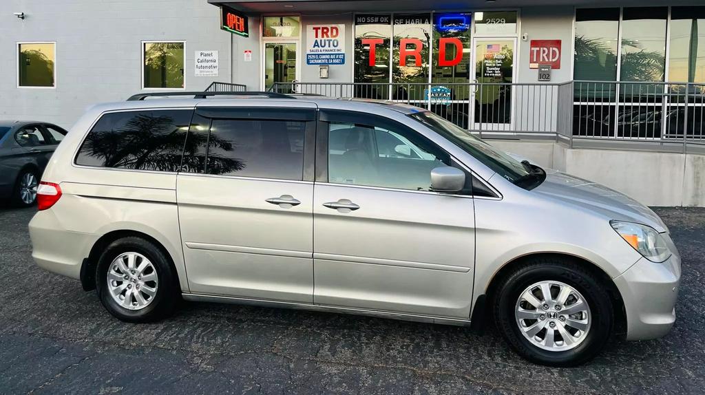 2006 Honda Odyssey Touring FWD with DVD and Navigation