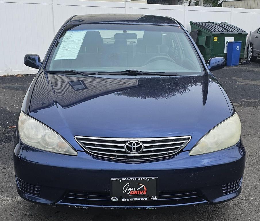 2005 Toyota Camry LE V6 FWD