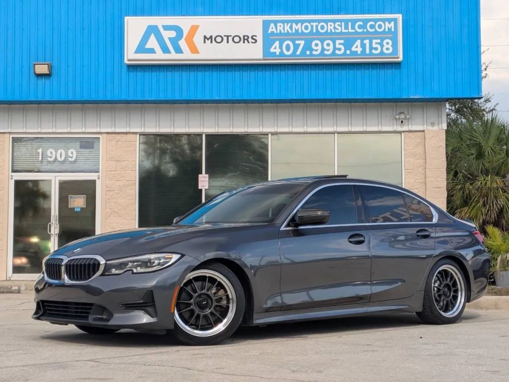BMW 3 Series 330i Sedan RWD