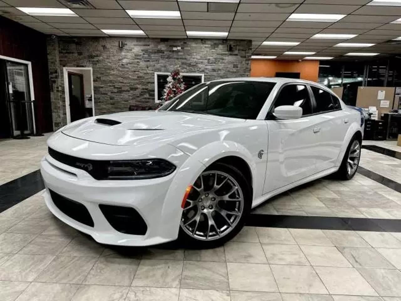 Introducir 62+ imagen white hellcat charger Abzlocal.mx