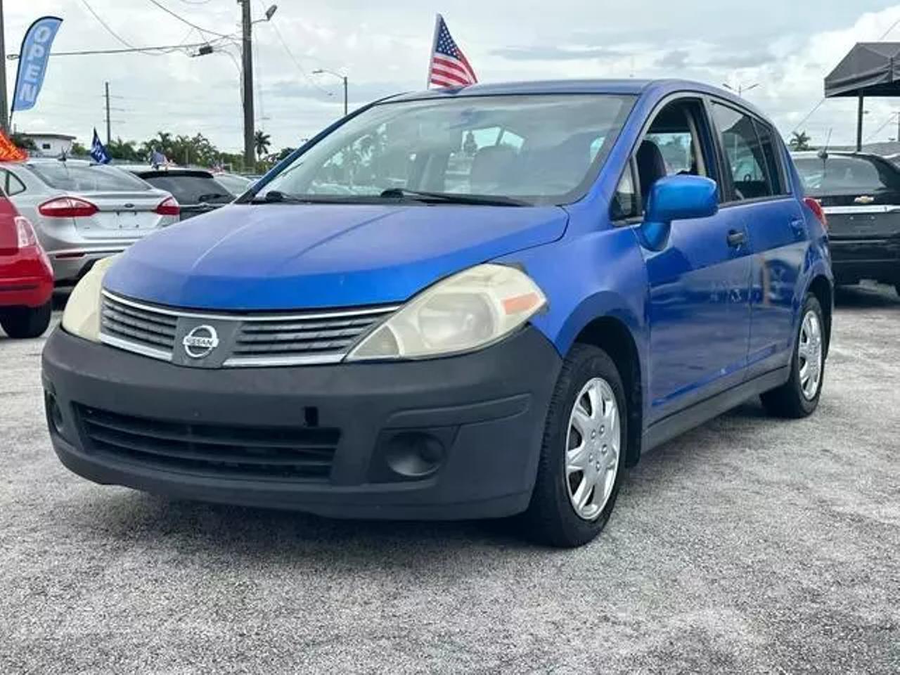 2009 nissan versa hatchback blue