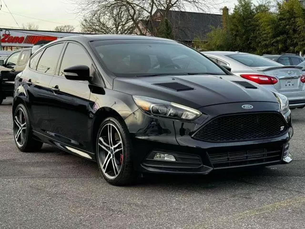 Anyone else have a Hot Pepper Red Metallic ST? : r/FocusST