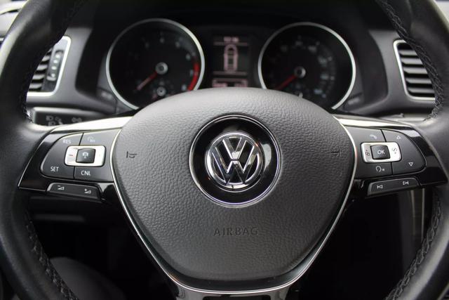 2016 Volkswagen Passat 4dr Car