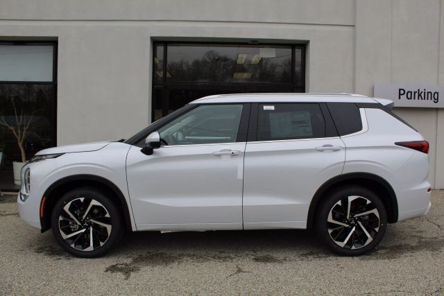  Mitsubishi Outlander SUV