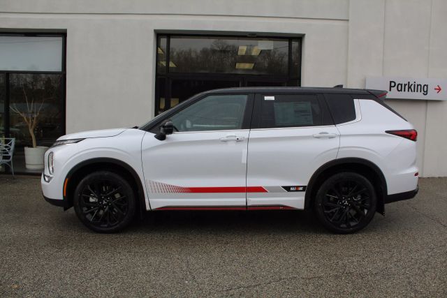  Mitsubishi Outlander SUV