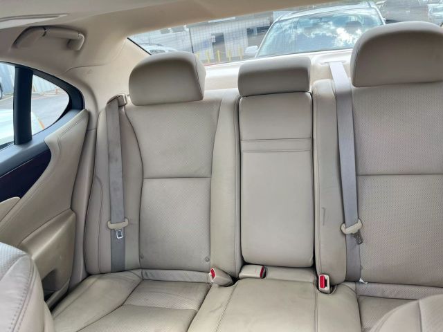 Lexus LS 460