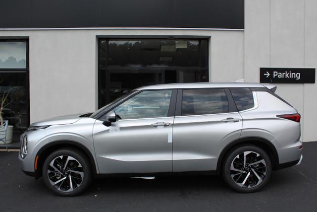 Mitsubishi Outlander's photo