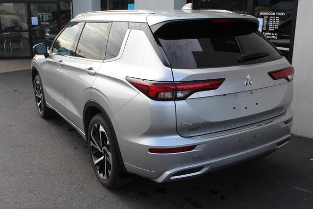 2024 Mitsubishi Outlander SEL photo 8