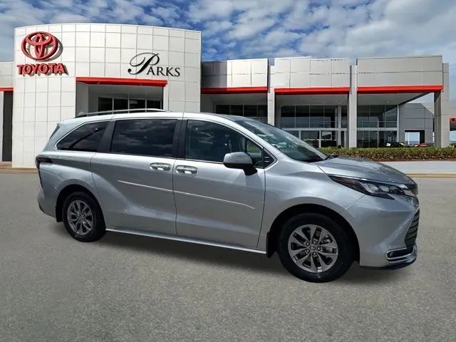 2024 Toyota Sienna XLE