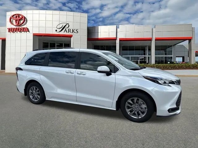 2025 Toyota Sienna XLE