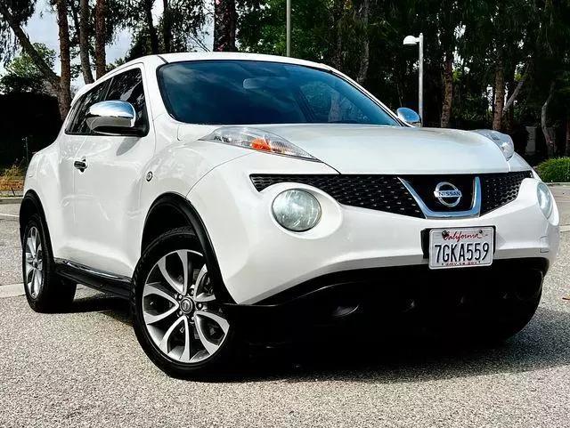 white nissan juke 2012