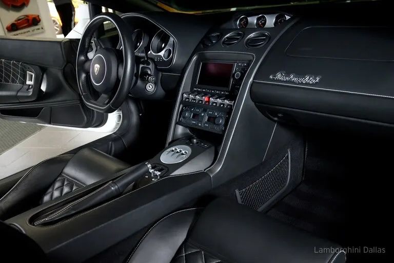 https://imagesdl.dealercenter.net/768/512/202508-a6497c148d59456eb9a9a5c17af960f8.jpg