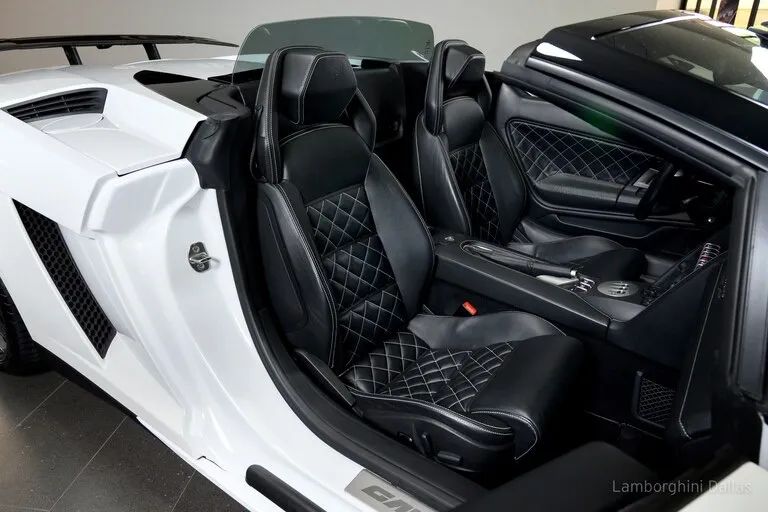 https://imagesdl.dealercenter.net/768/512/202508-ad63c19011d64df394018ad7f183d886.jpg