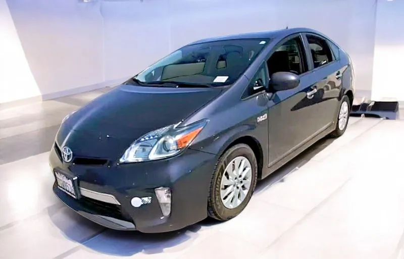 2014 Toyota Prius Plug-in Hybrid Advanced