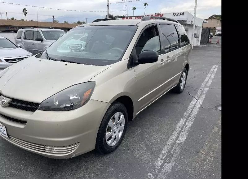 2004 Toyota Sienna CE