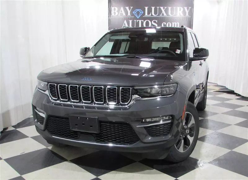 2023 Jeep Grand Cherokee Base