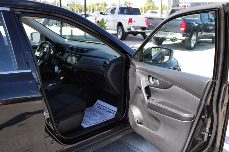 2018 Nissan Rogue  - $15,985