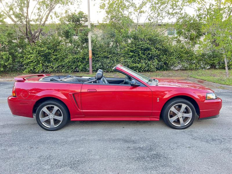 2001 Ford Mustang Convertible - $16,999