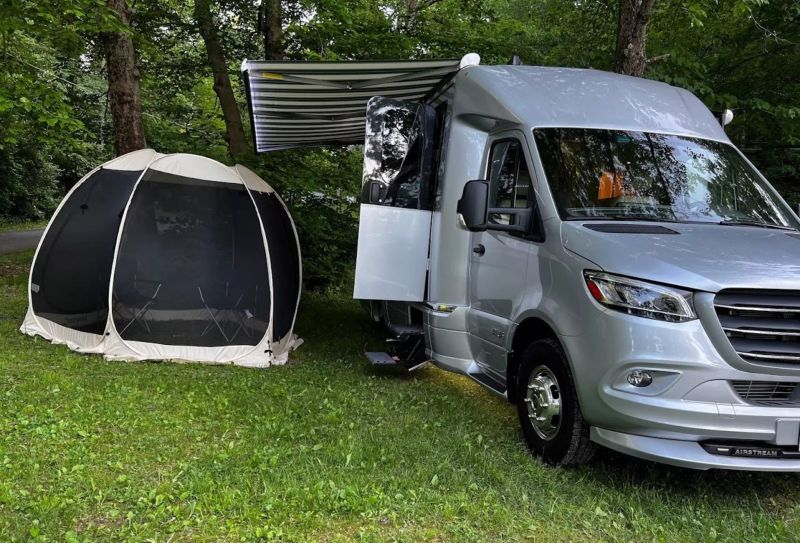 2019 Mercedes-Benz Sprinter 3500 XD Cab & Chassis  - $199,000