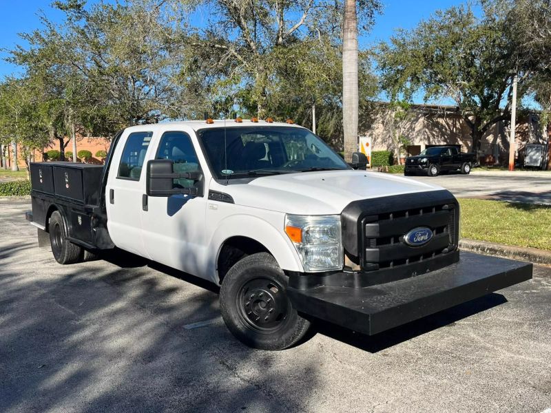 2015 Ford F350 Super Duty Crew Cab & Cha  - $19,990