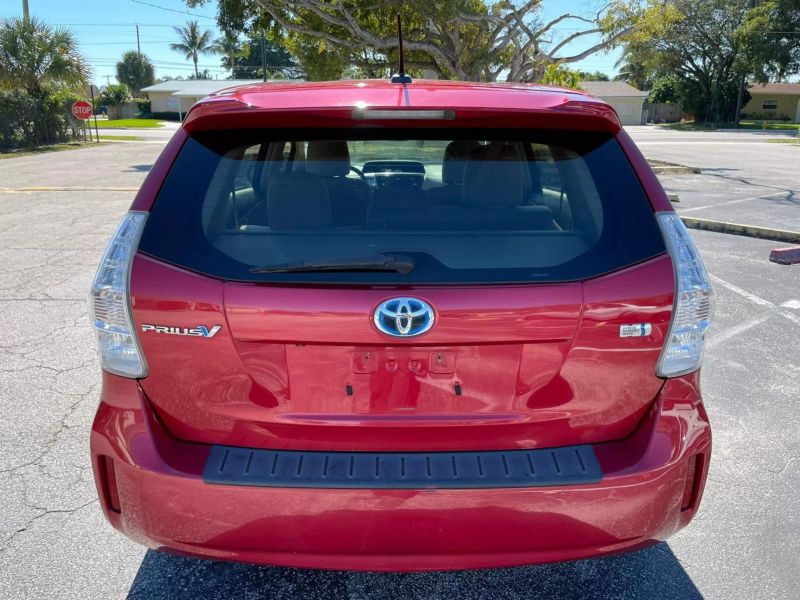 2012 Toyota Prius v  - $11,500