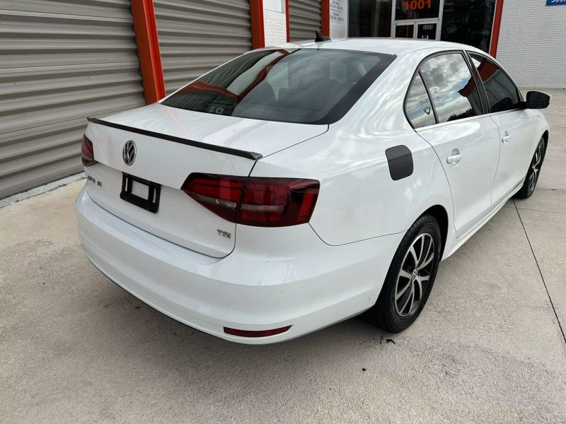 2017 Volkswagen Jetta  - $8,999