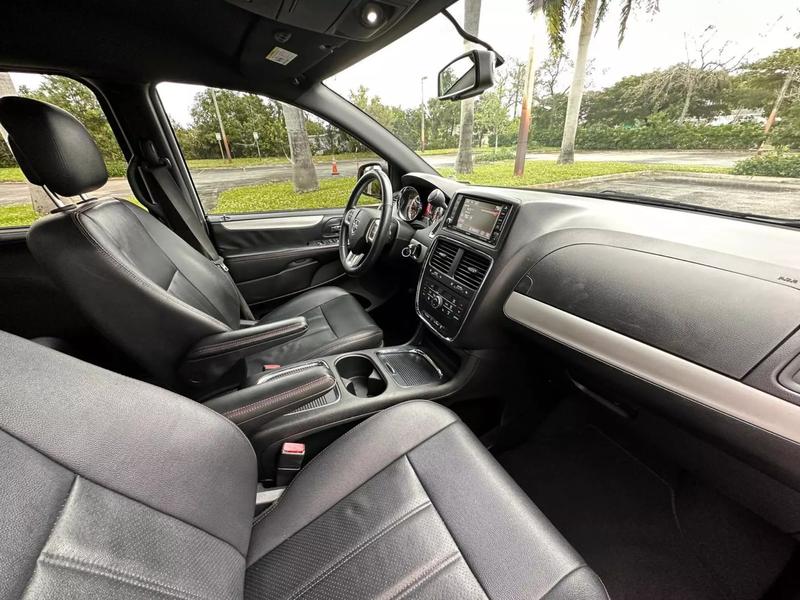 2018 Dodge Grand Am Van - $15,499