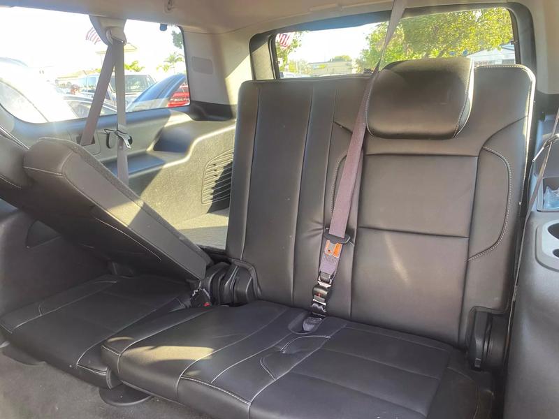 2015 Chevrolet Suburban SUV - $18,500