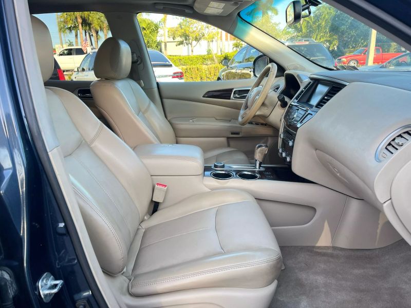 2014 Nissan Pathfinder  - $7,995