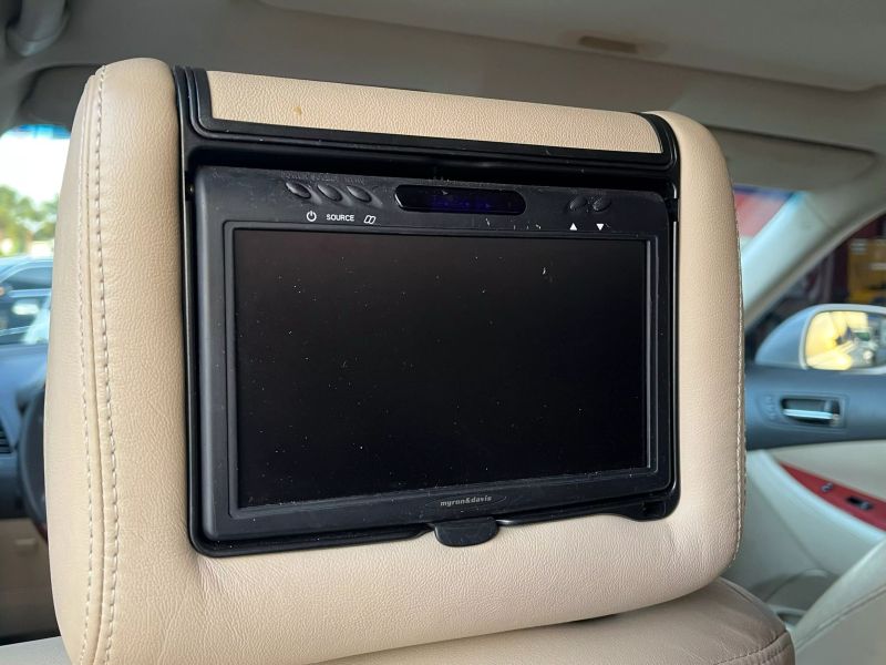 2009 LEXUS ES Sedan - $5,500