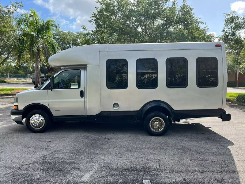 2008 Chevrolet Express Commercial Cutaway  - $14,900