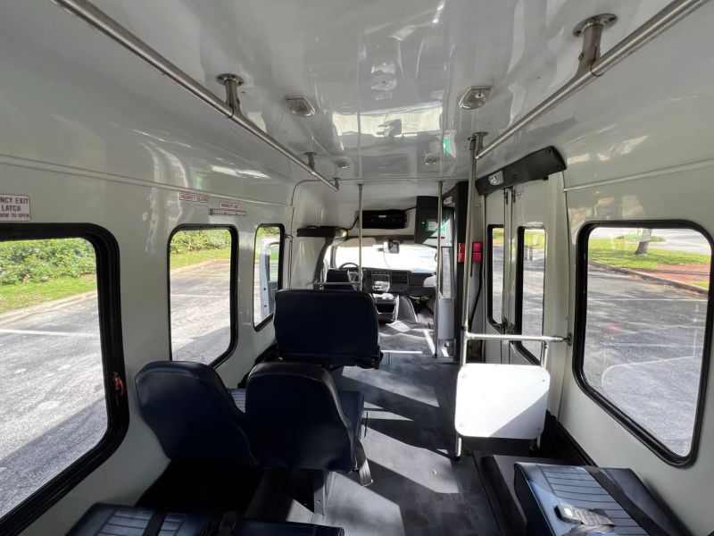 2008 Chevrolet Express Commercial Cutaway  - $14,900