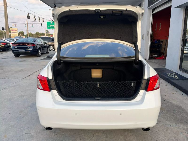 2009 LEXUS ES Sedan - $5,500