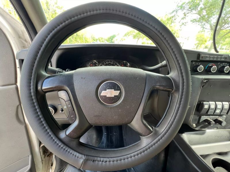 2008 Chevrolet Express Commercial Cutaway  - $14,900