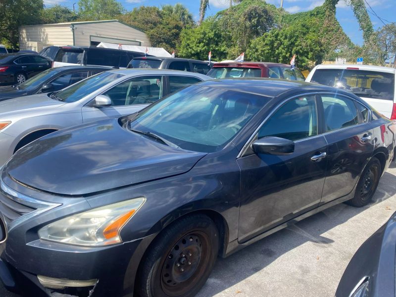 2014 Nissan Altima  - $7,500