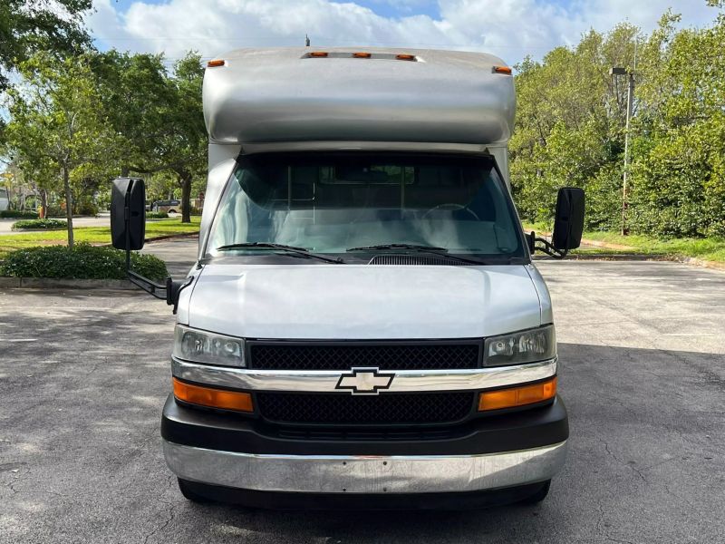 2008 Chevrolet Express Commercial Cutaway  - $14,900