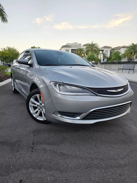 2015 Chrysler 200  - $8,799