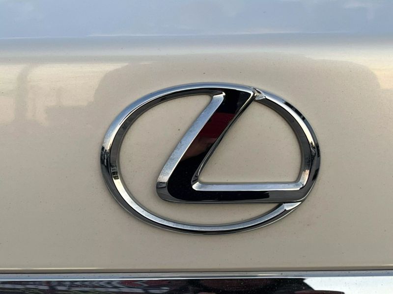 2009 LEXUS ES Sedan - $5,500
