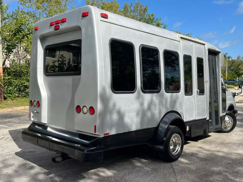 2008 Chevrolet Express Commercial Cutaway  - $14,900