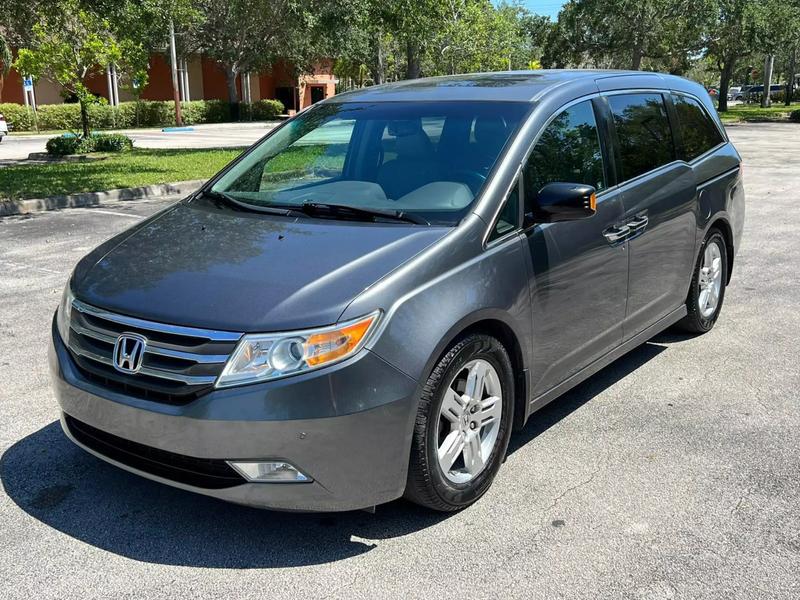 2012 HONDA Odyssey Minivan - $10,500