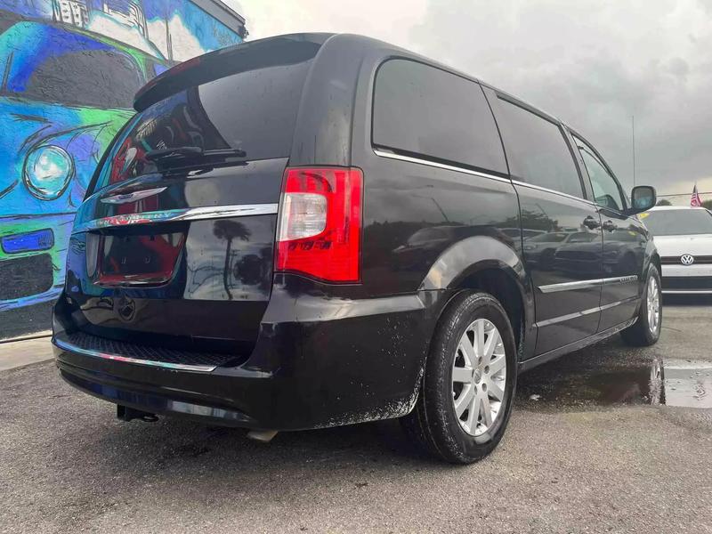 2015 CHRYSLER Town and Country Minivan - $5,995