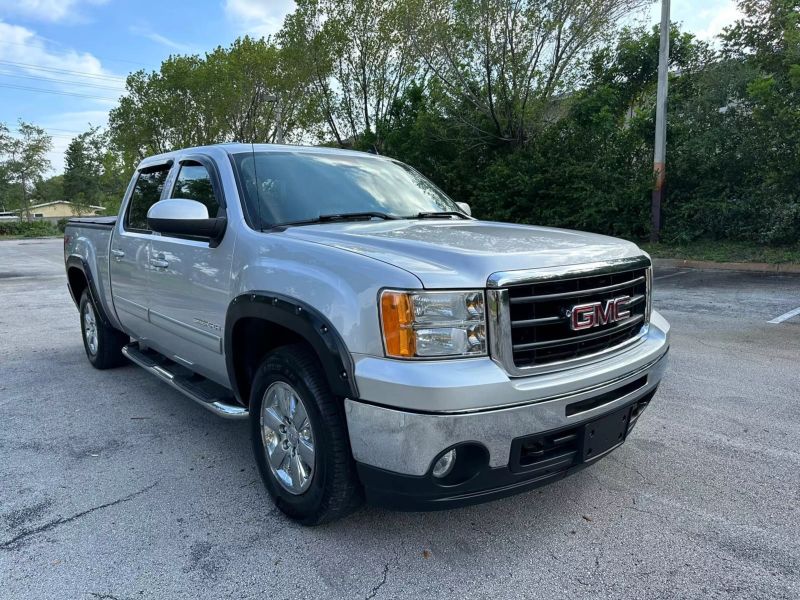2010 GMC Sierra 1500 Crew Cab  - $18,900