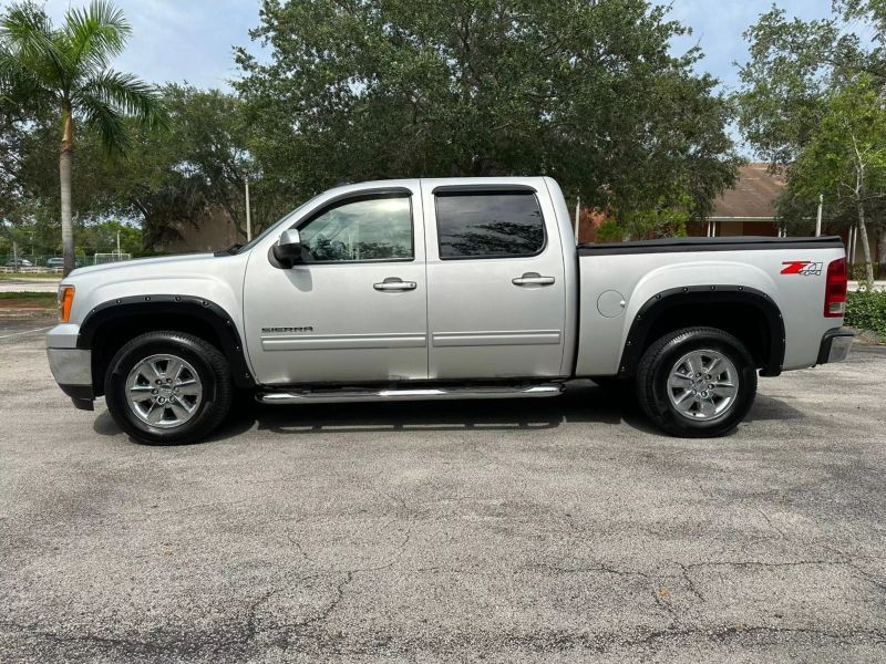 2010 GMC Sierra 1500 Crew Cab  - $18,900