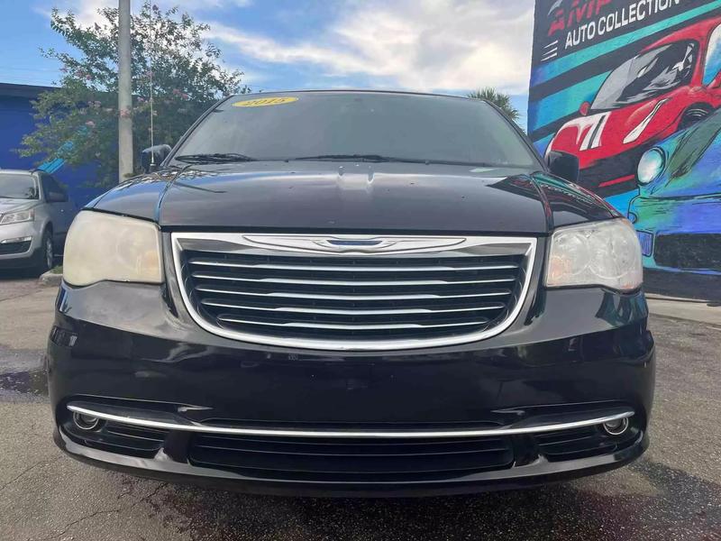2015 CHRYSLER Town and Country Minivan - $5,995