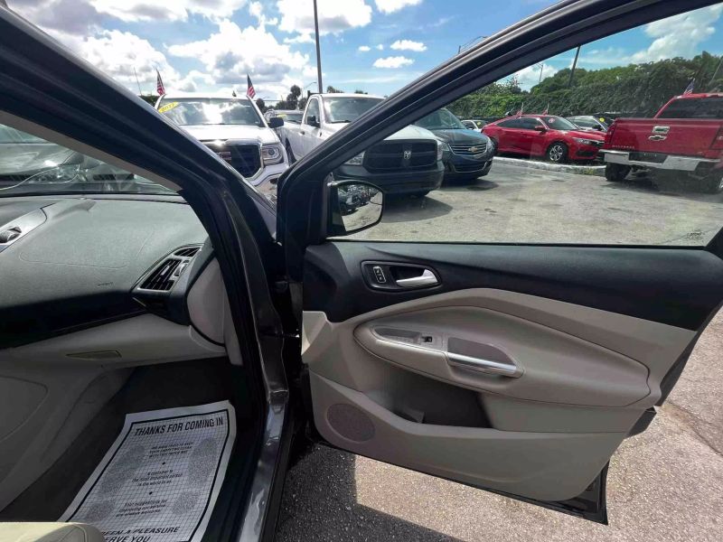 2014 FORD Escape SUV / Crossover - $6,995