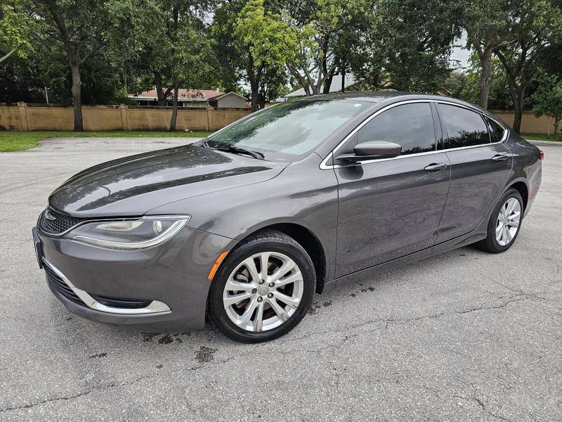 2017 Chrysler 200 Sedan - $8,999