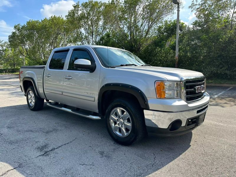 2010 GMC Sierra 1500 Crew Cab  - $18,900