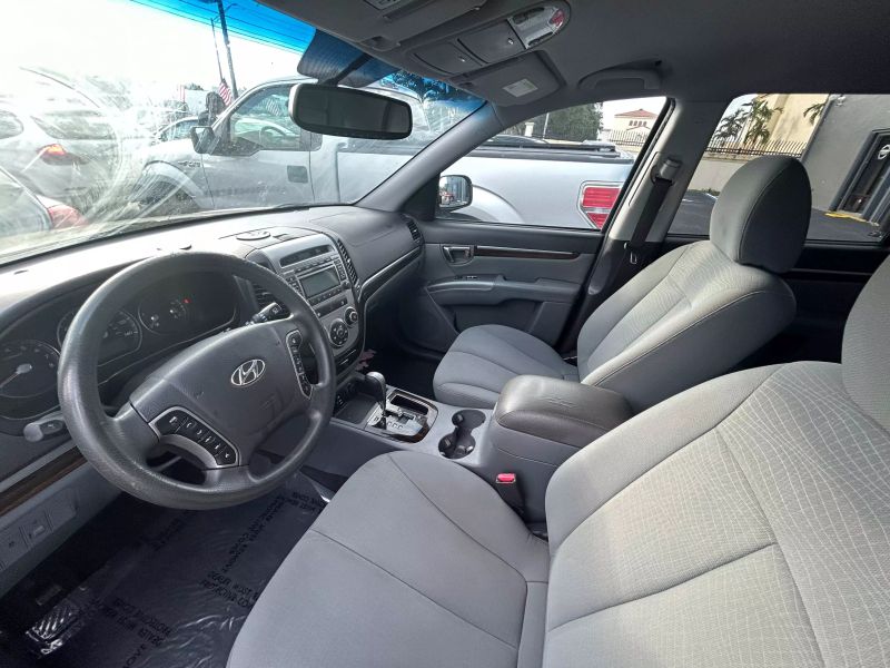 2012 Hyundai Santa Fe SUV / Crossover - $9,500