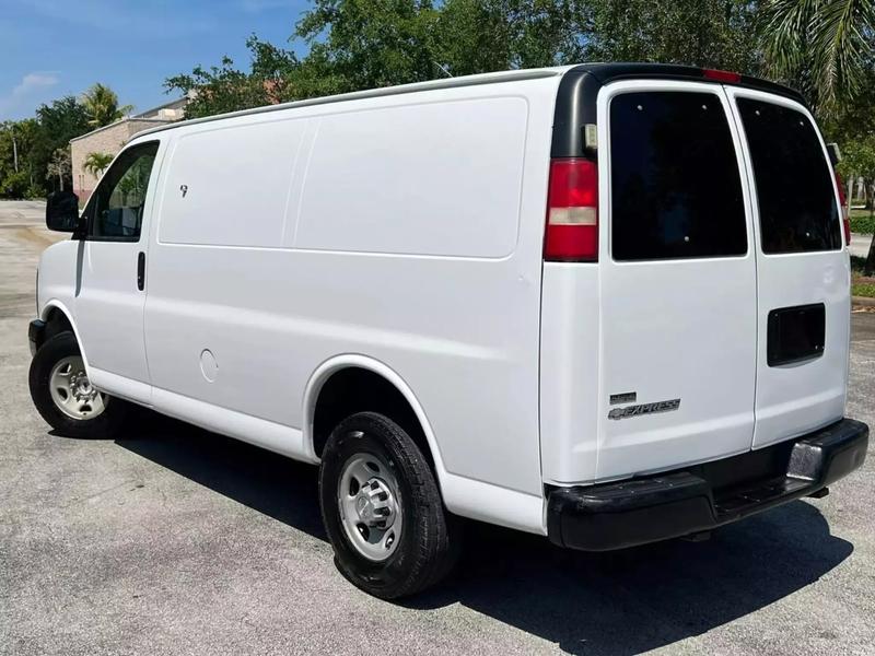 2004 Chevrolet Express Van - $8,900